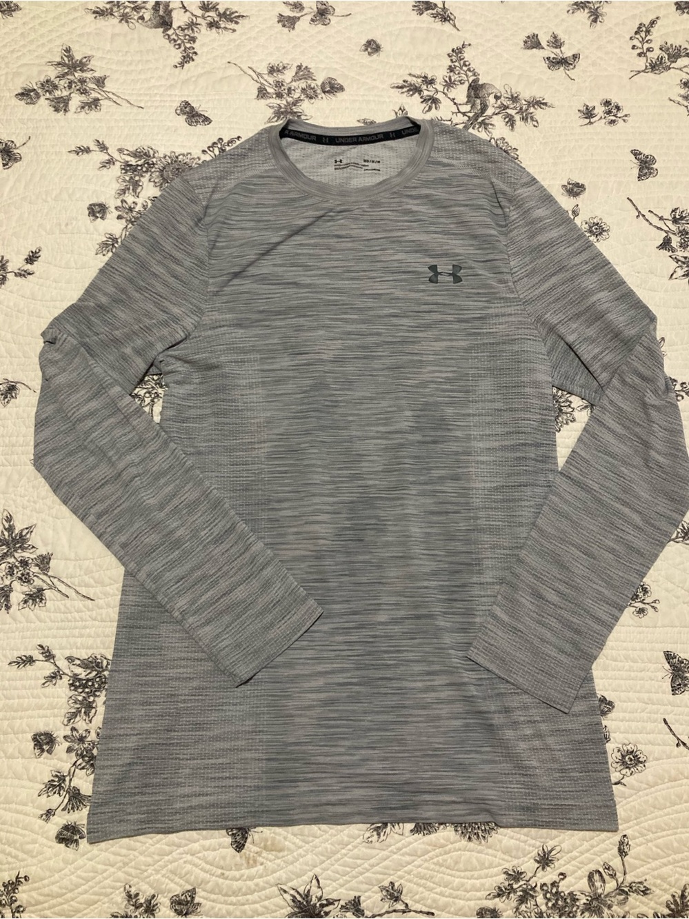 Under armour heat gear shirt. Mens medium